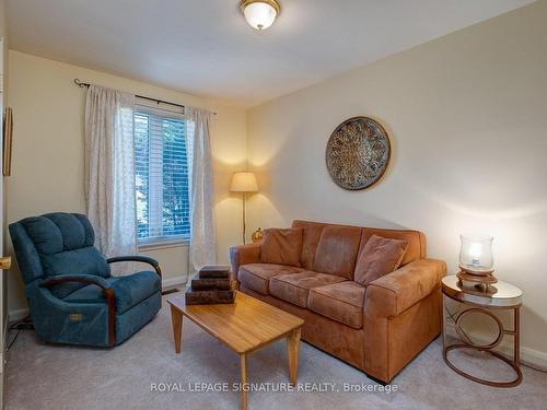 322 Cochrane St, Whitby, ON - Indoor Photo Showing Living Room