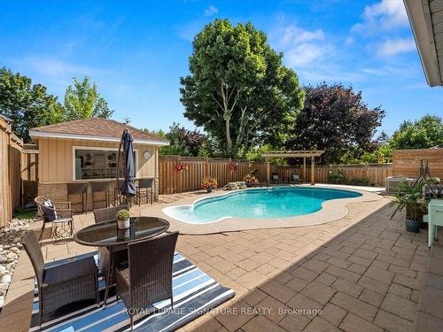 6 Mapleglen Crt, Whitby, ON - Outdoor With In Ground Pool