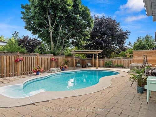 6 Mapleglen Crt, Whitby, ON - Outdoor With In Ground Pool With Backyard