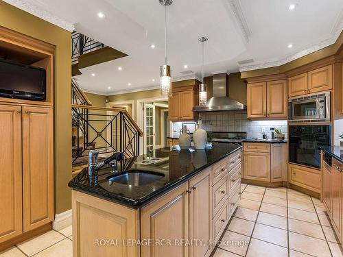 34 Garden Ave, Richmond Hill, ON - Indoor Photo Showing Kitchen