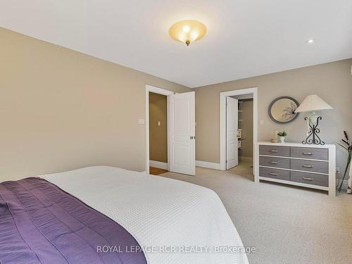 34 Garden Ave, Richmond Hill, ON - Indoor Photo Showing Bedroom