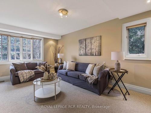 34 Garden Ave, Richmond Hill, ON - Indoor Photo Showing Living Room