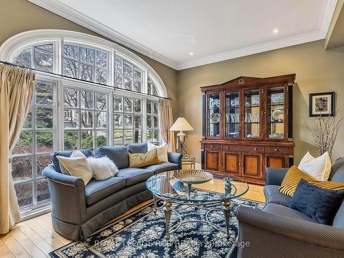 34 Garden Ave, Richmond Hill, ON - Indoor Photo Showing Living Room