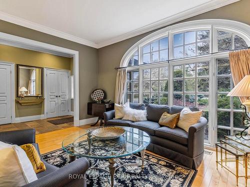 34 Garden Ave, Richmond Hill, ON - Indoor Photo Showing Living Room