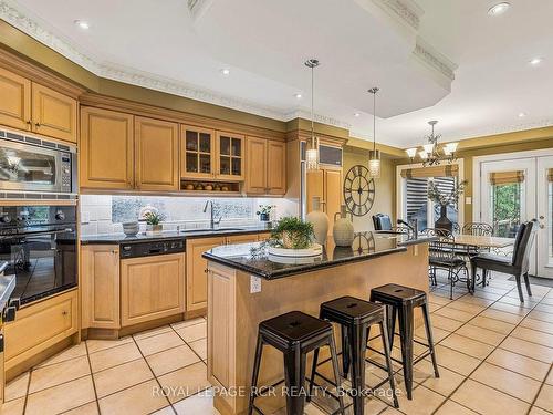 34 Garden Ave, Richmond Hill, ON - Indoor Photo Showing Kitchen