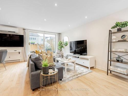 219-1055 Dundas St E, Mississauga, ON - Indoor Photo Showing Living Room