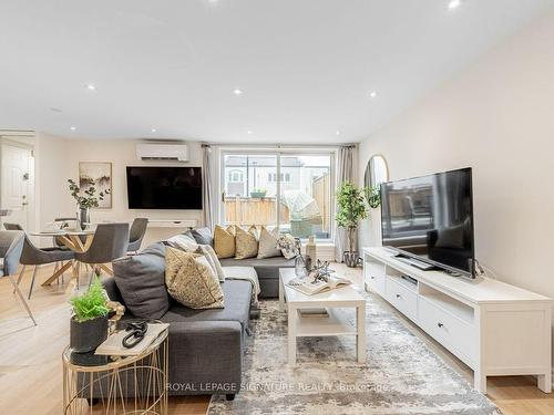 219-1055 Dundas St E, Mississauga, ON - Indoor Photo Showing Living Room