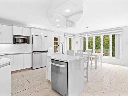 Kitchen - 10 Rue Beaubois, Kirkland, QC - Indoor Photo Showing Kitchen