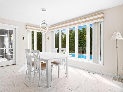 Coin-repas - 10 Rue Beaubois, Kirkland, QC -  Photo Showing Dining Room