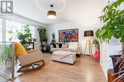 1211 Lorne Park Road, Mississauga, ON - Indoor Photo Showing Living Room