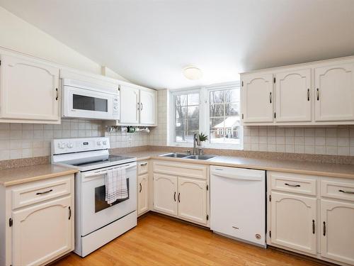 Cuisine - 220 Rue De L'Église, Rosemère, QC - Indoor Photo Showing Kitchen With Double Sink