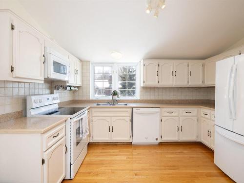 Cuisine - 220 Rue De L'Église, Rosemère, QC - Indoor Photo Showing Kitchen With Double Sink