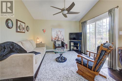 40 Meadvale Road, Acton, ON - Indoor Photo Showing Living Room