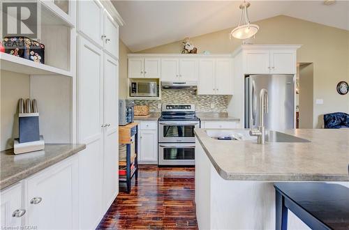 40 Meadvale Road, Acton, ON - Indoor Photo Showing Kitchen With Double Sink With Upgraded Kitchen