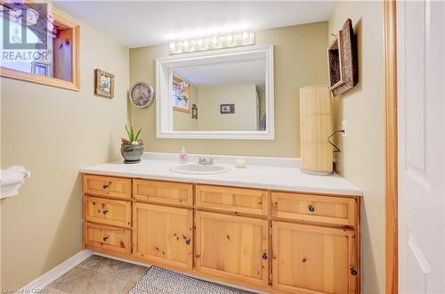 40 Meadvale Road, Acton, ON - Indoor Photo Showing Bathroom