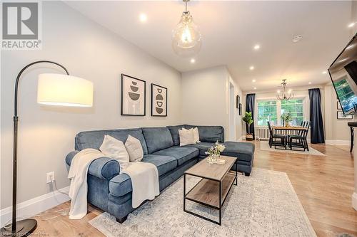 7 Alexandra Street, Guelph, ON - Indoor Photo Showing Living Room