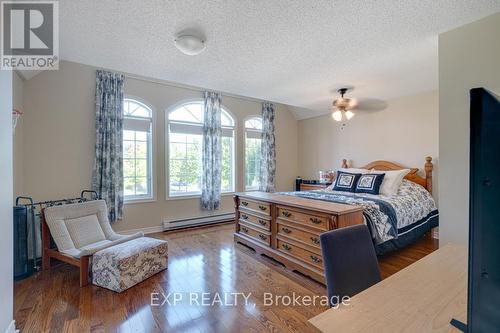 5392 Vail Court, Mississauga (Central Erin Mills), ON - Indoor Photo Showing Bedroom