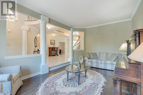 5392 Vail Court, Mississauga, ON - Indoor Photo Showing Living Room