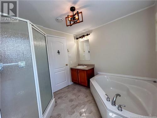 7 Des Pionniers Avenue, Balmoral, NB - Indoor Photo Showing Bathroom