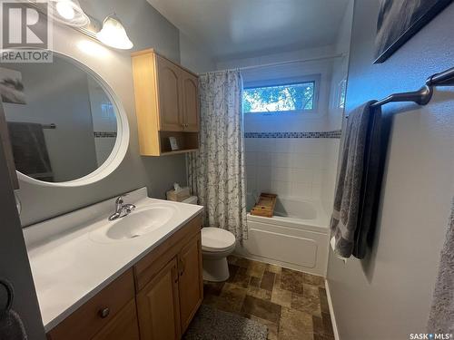 42 Laurentian Drive, Saskatoon, SK - Indoor Photo Showing Bathroom