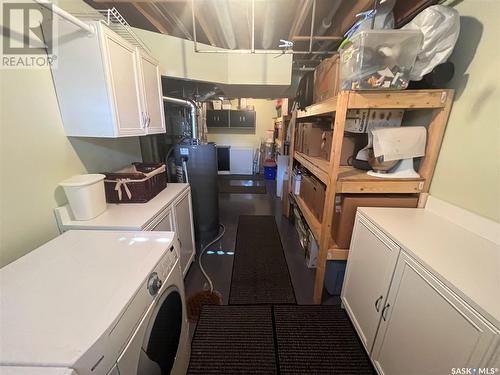 42 Laurentian Drive, Saskatoon, SK - Indoor Photo Showing Laundry Room