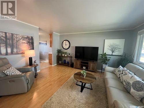 42 Laurentian Drive, Saskatoon, SK - Indoor Photo Showing Living Room