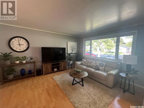 42 Laurentian Drive, Saskatoon, SK - Indoor Photo Showing Living Room