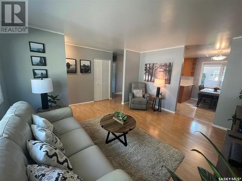 42 Laurentian Drive, Saskatoon, SK - Indoor Photo Showing Living Room