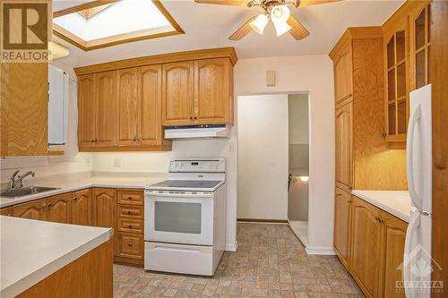 1056 Harkness Avenue, Ottawa, ON - Indoor Photo Showing Kitchen