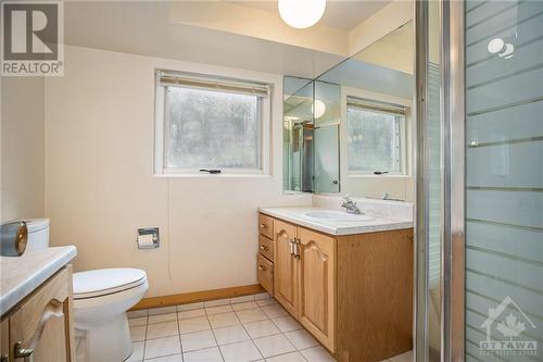 1056 Harkness Avenue, Ottawa, ON - Indoor Photo Showing Bathroom