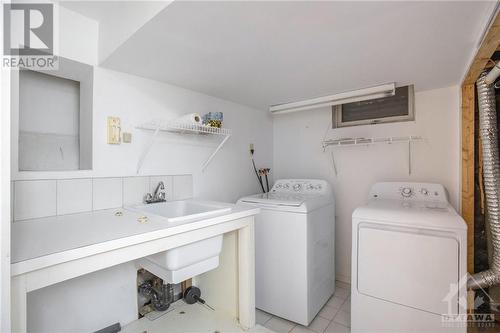 1056 Harkness Avenue, Ottawa, ON - Indoor Photo Showing Laundry Room