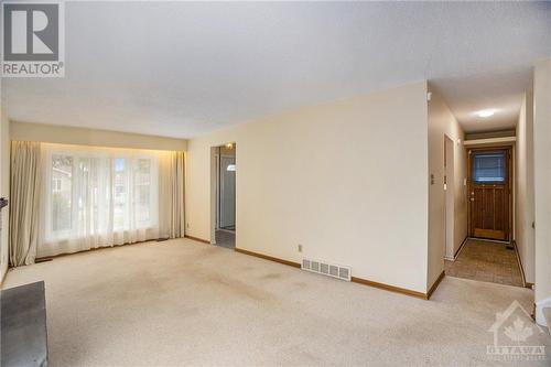 1056 Harkness Avenue, Ottawa, ON - Indoor Photo Showing Other Room