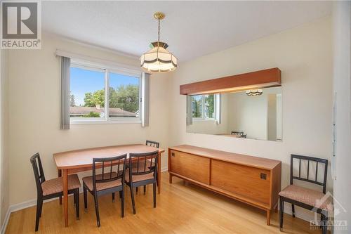 1056 Harkness Avenue, Ottawa, ON - Indoor Photo Showing Dining Room