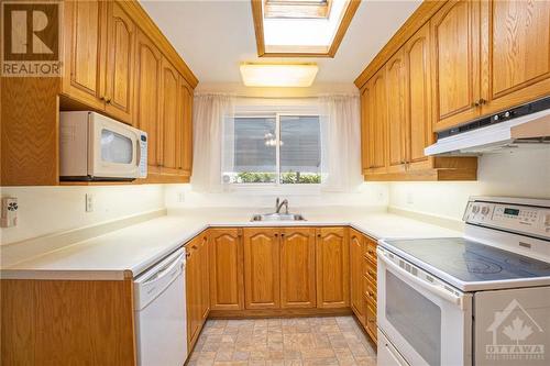 1056 Harkness Avenue, Ottawa, ON - Indoor Photo Showing Kitchen