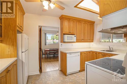 1056 Harkness Avenue, Ottawa, ON - Indoor Photo Showing Kitchen