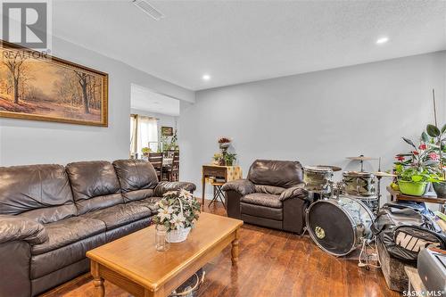 37 Ponderosa Trail N, Swift Current, SK - Indoor Photo Showing Living Room