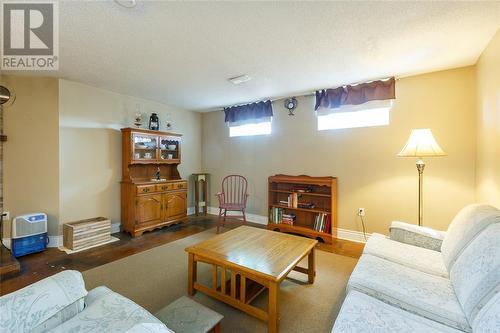 4700 Old Walnut Road, Brooke-Alvinston, ON - Indoor Photo Showing Living Room