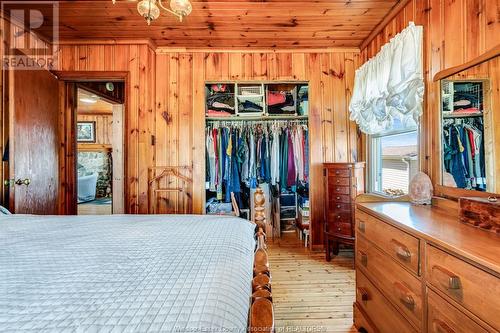 5058 St. Clair Road, Lakeshore, ON - Indoor Photo Showing Bedroom