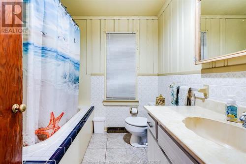 5058 St. Clair Road, Lakeshore, ON - Indoor Photo Showing Bathroom