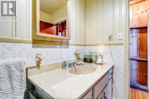 5058 St. Clair Road, Lakeshore, ON - Indoor Photo Showing Bathroom