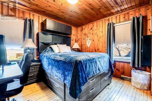 5058 St. Clair Road, Lakeshore, ON - Indoor Photo Showing Bedroom