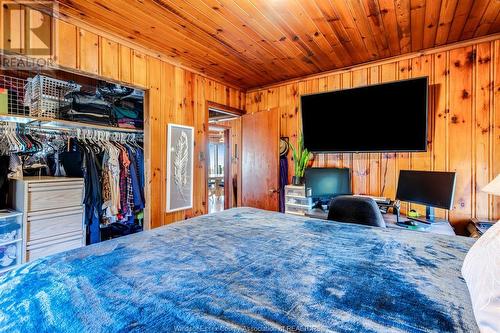 5058 St. Clair Road, Lakeshore, ON - Indoor Photo Showing Bedroom