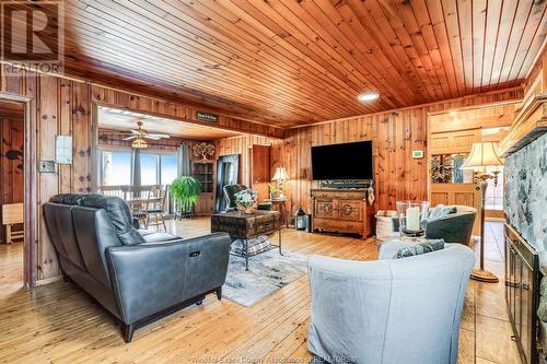 5058 St. Clair Road, Lakeshore, ON - Indoor Photo Showing Living Room