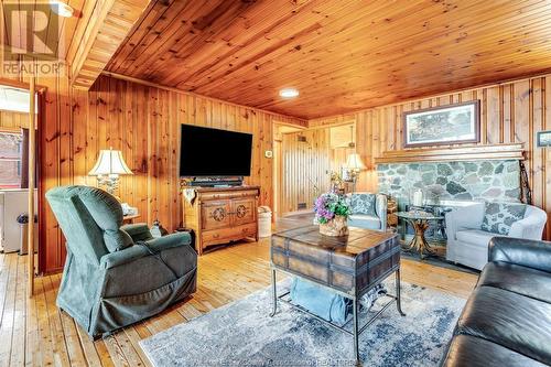 5058 St. Clair Road, Lakeshore, ON - Indoor Photo Showing Living Room