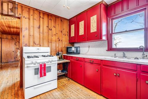 5058 St. Clair Road, Lakeshore, ON - Indoor Photo Showing Kitchen