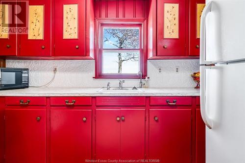 5058 St. Clair Road, Lakeshore, ON - Indoor Photo Showing Kitchen