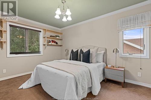 9585 Manitou Crescent, Windsor, ON - Indoor Photo Showing Bedroom