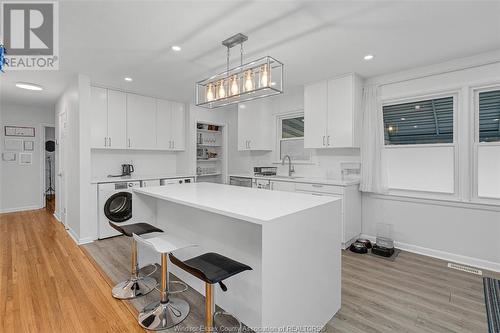 3245 Woodland, Windsor, ON - Indoor Photo Showing Kitchen