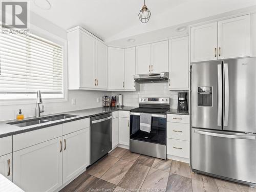 855 Lawndale Avenue, Kingsville, ON - Indoor Photo Showing Kitchen With Double Sink