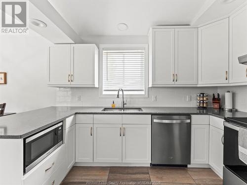 855 Lawndale Avenue, Kingsville, ON - Indoor Photo Showing Kitchen With Double Sink